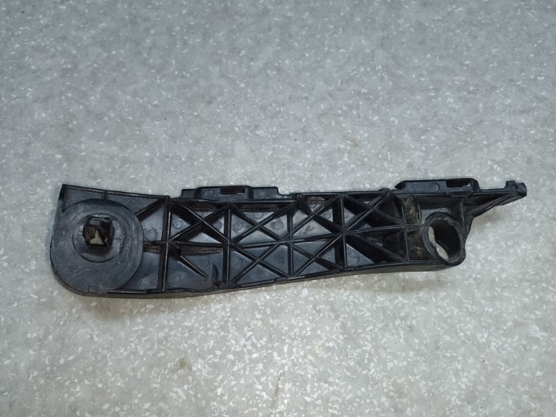 Кронштейн переднего бампера (на крыле) левый RAV4 05-12