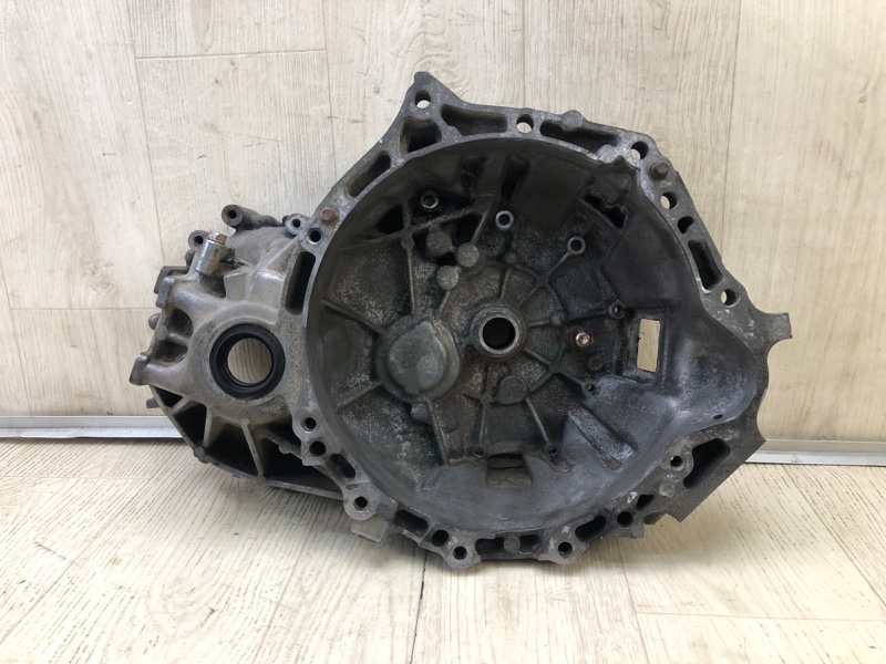 Крышка МКПП передняя TOYOTA AURIS 06-12 3111502020 Б/У