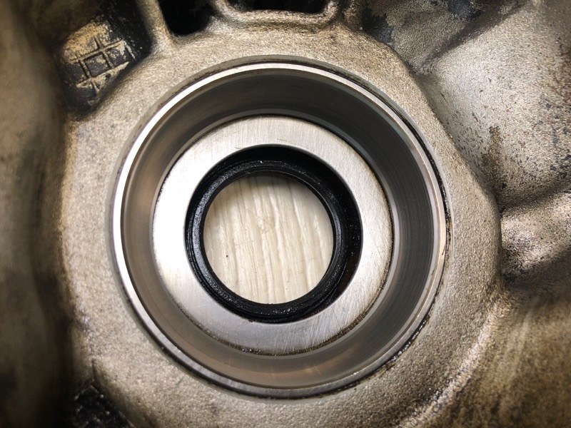 Крышка МКПП передняя AURIS 06-12