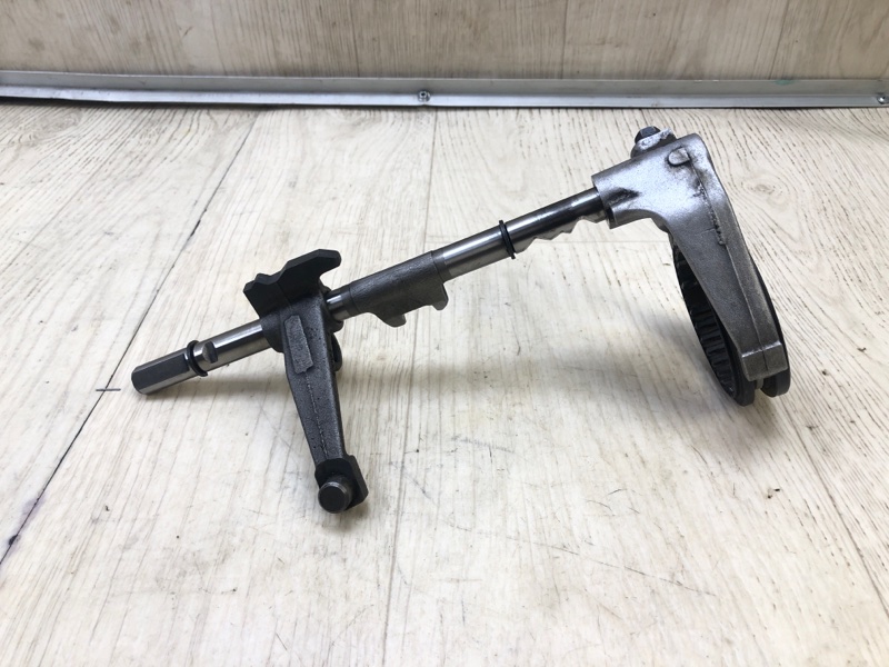 Вилка МКПП AURIS 06-12