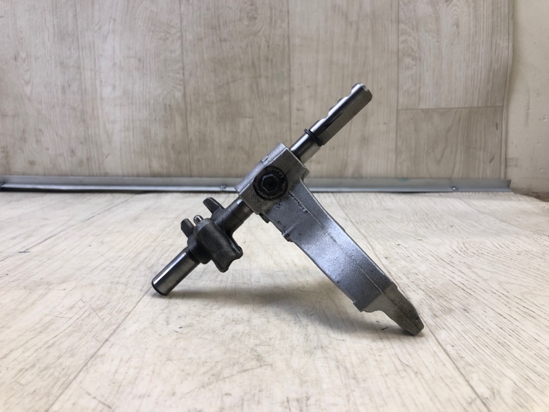 Вилка МКПП AURIS 06-12