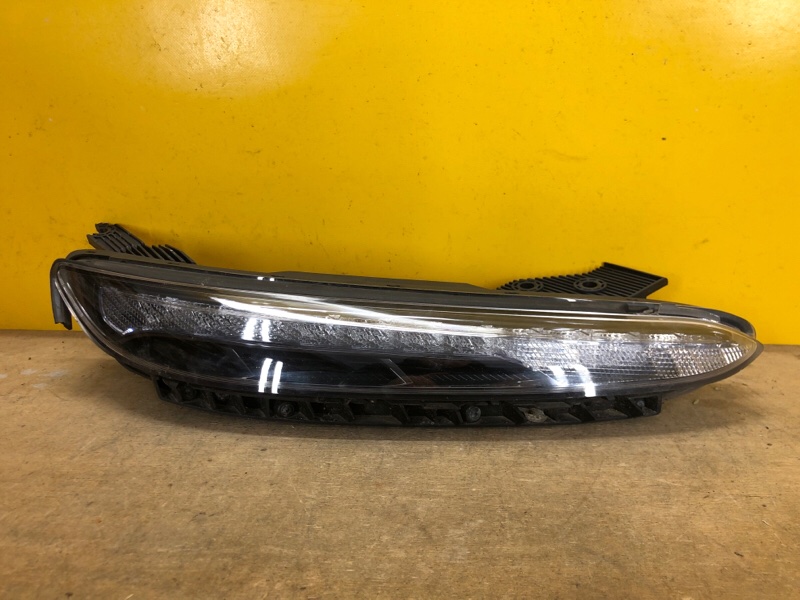 Дневной ходовой огонь правый HYUNDAI KONA OS 17-23 92208-J9500 Б/У