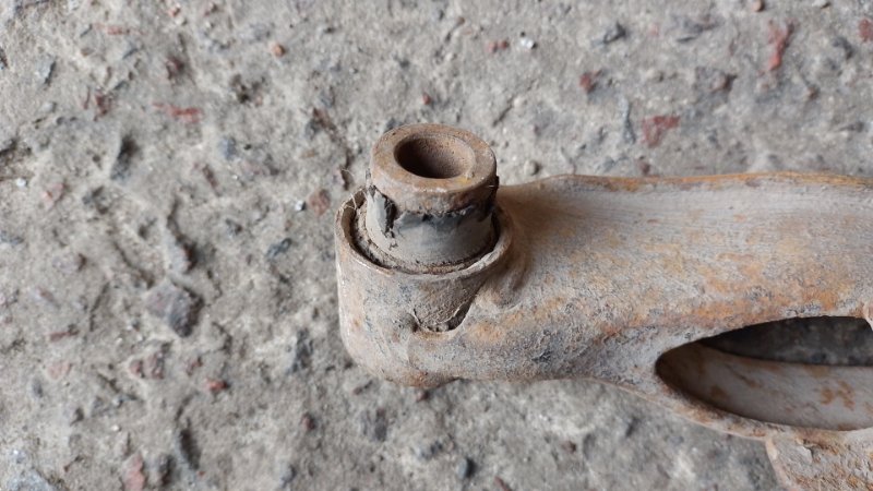 Рычаг задней подвески поперечный нижний задний правый 626 GD 87-91