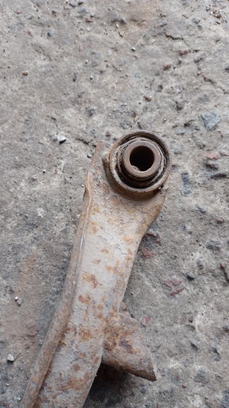 Рычаг задней подвески поперечный нижний задний правый 626 GD 87-91