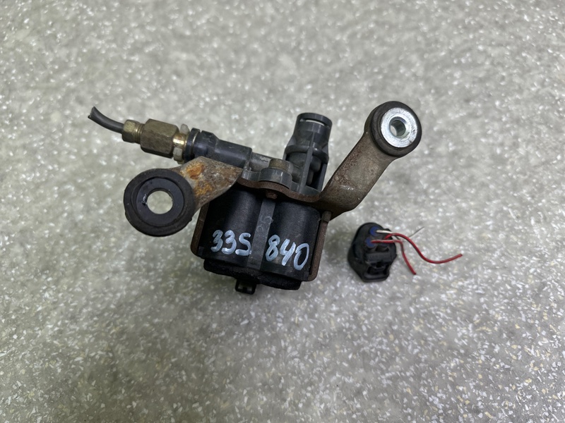 Клапан пневмоподвески передний LEXUS LS400 94-00