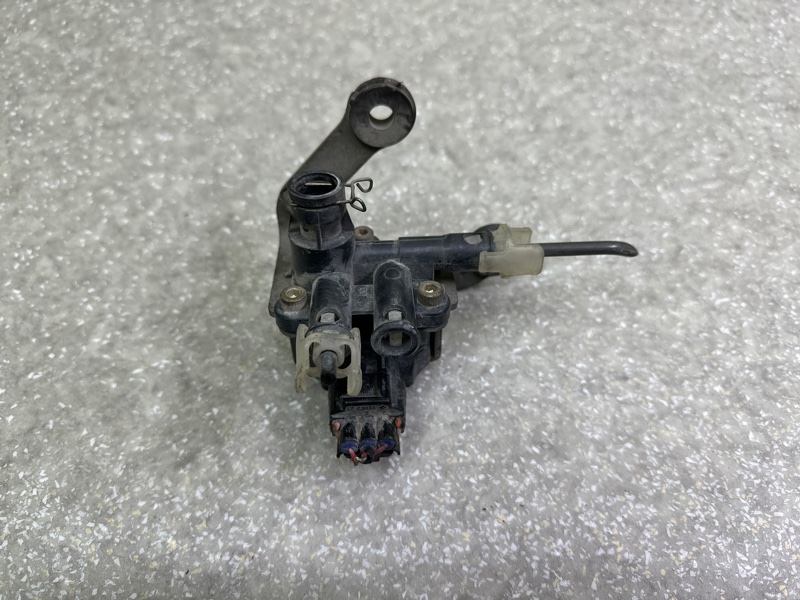 Клапан пневмоподвески передний LEXUS LS430 00-06 48095-50040 Б/У