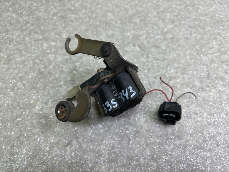 Клапан пневмоподвески передний LEXUS LS430 00-06