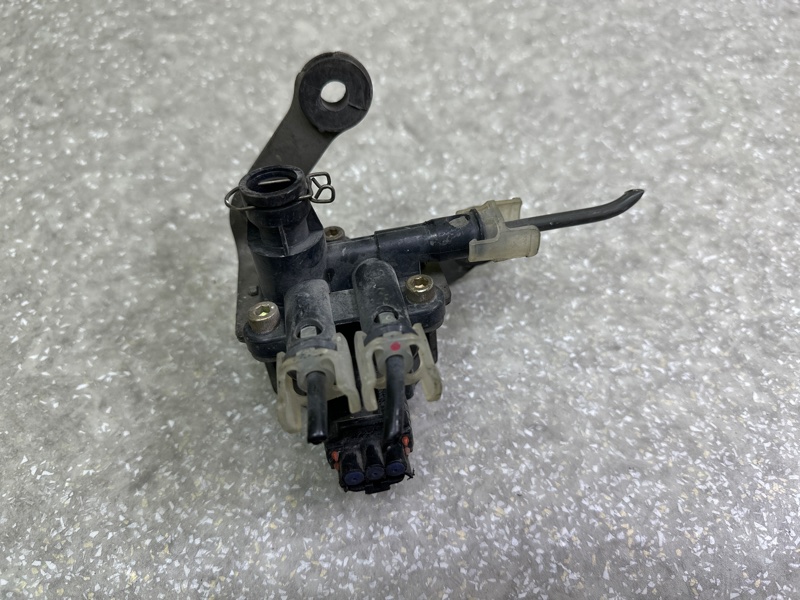 Клапан пневмоподвески передний LEXUS LS430 00-06 48095-50040 Б/У