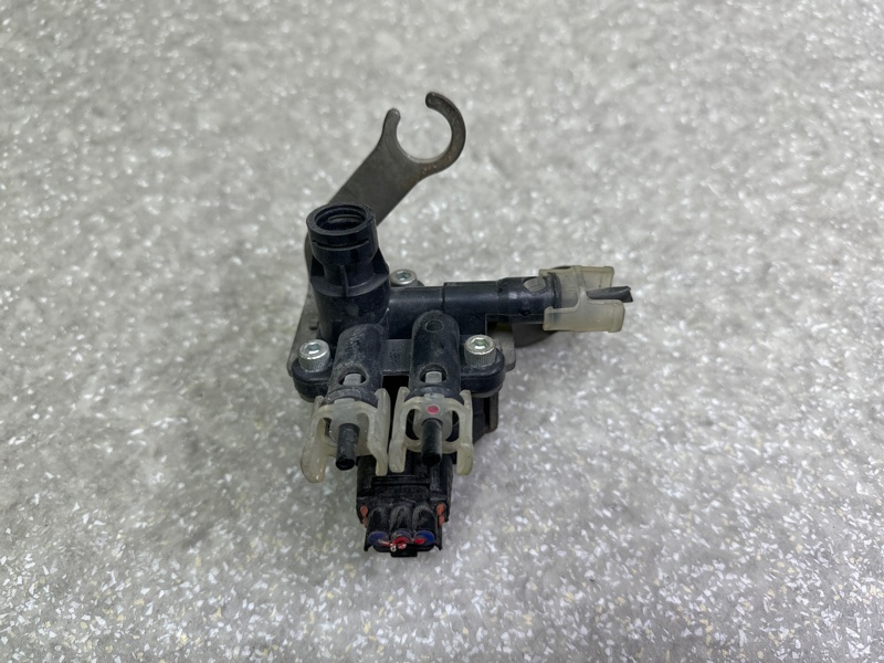 Клапан пневмоподвески передний LEXUS LS430 00-06 48095-50040 Б/У