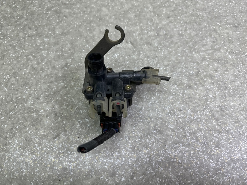 Клапан пневмоподвески передний LEXUS LS430 00-06 48095-50040 Б/У