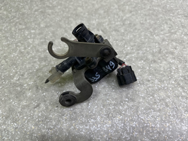 Клапан пневмоподвески передний LEXUS LS430 00-06