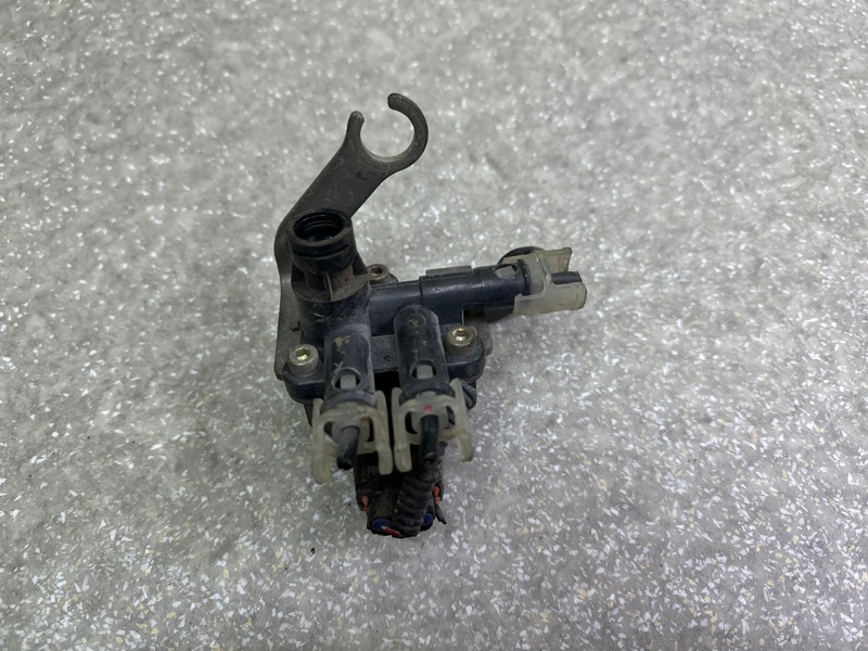 Клапан пневмоподвески передний LEXUS LS430 00-06 48095-50040 Б/У