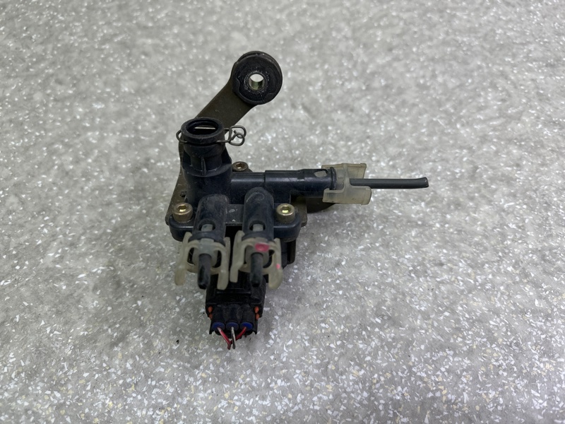 Клапан пневмоподвески передний LEXUS LS430 00-06 48095-50040 Б/У