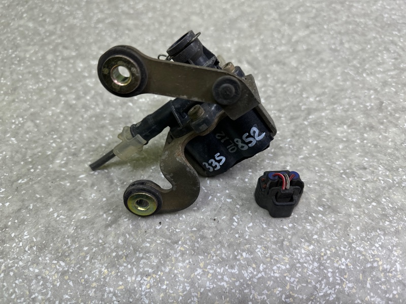 Клапан пневмоподвески передний LEXUS LS430 00-06