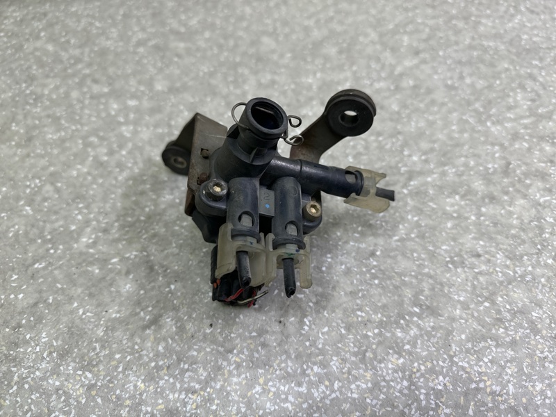 Клапан пневмоподвески передний LEXUS LS430 00-06 48095-50040 Б/У