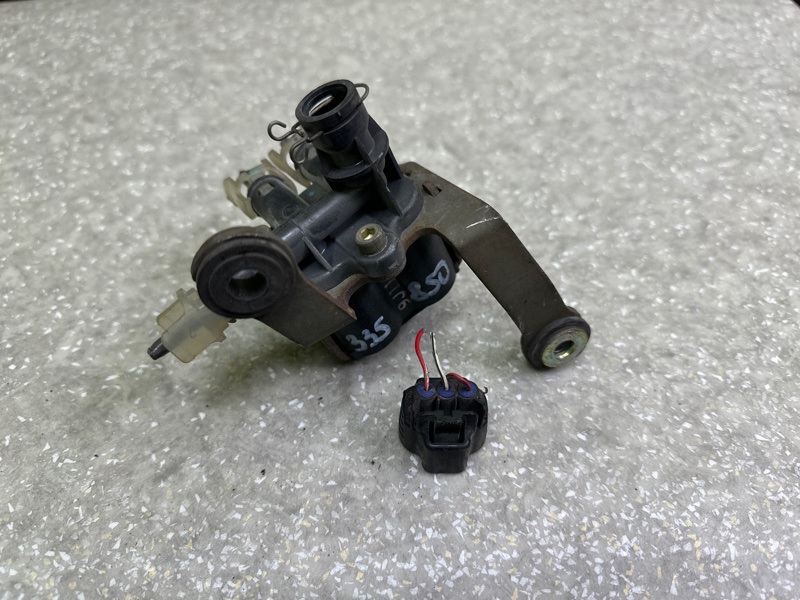 Клапан пневмоподвески передний LEXUS LS430 00-06