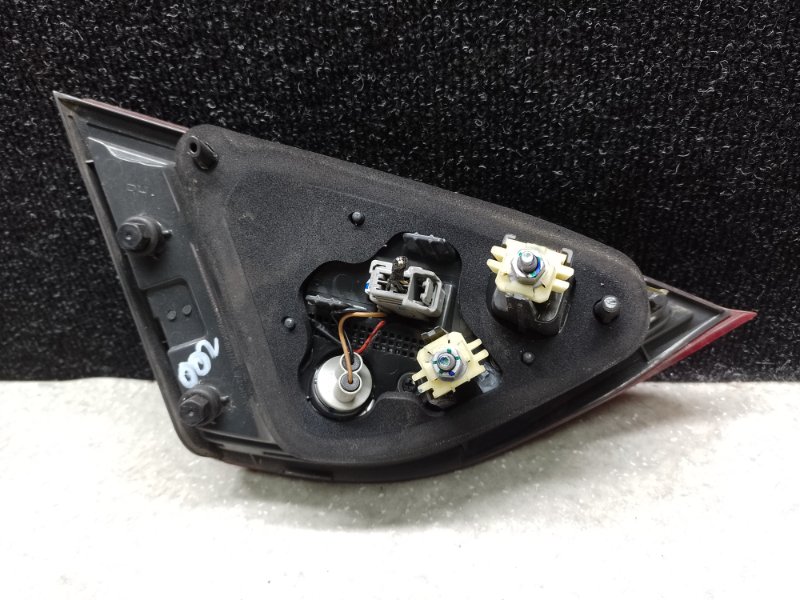 Фонарь внутренний правый 200 14-16