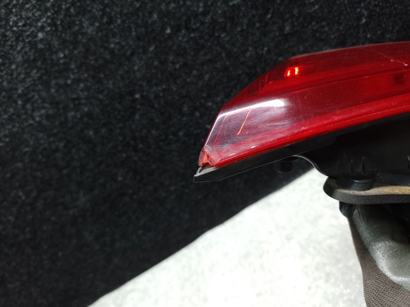 Фонарь внутренний правый CHRYSLER 200 14-16