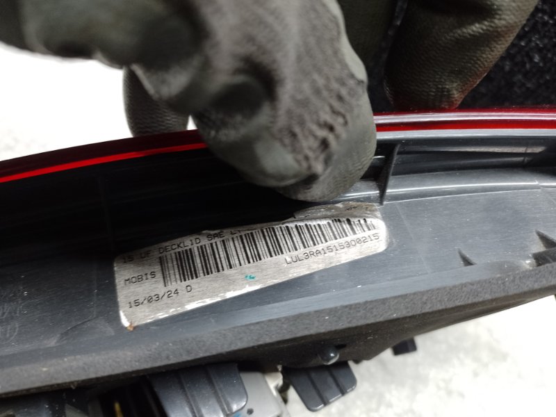 Фонарь внутренний левый CHRYSLER 200 14-16