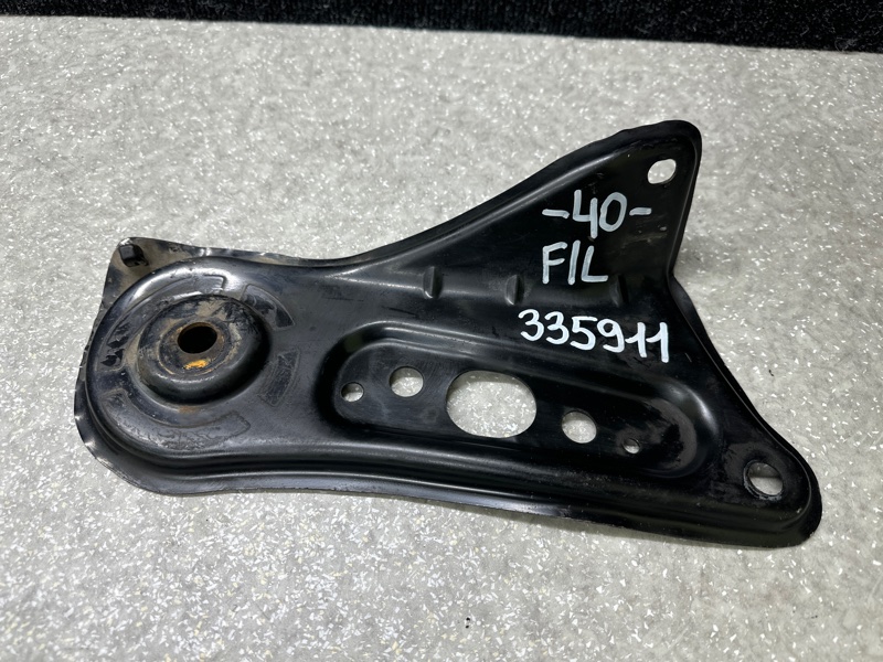 Запчасть крепление балки подвески переднее левое TOYOTA CAMRY 40 06-11 51036-07010 Б/У Крепление балки подвески переднее левое TOYOTA CAMRY 40 06-11 51036-07010 Б/У