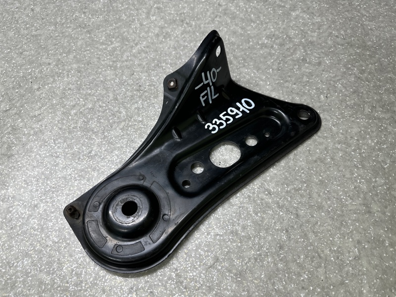 Крепление балки подвески переднее левое TOYOTA CAMRY 40 06-11 Крепление балки подвески переднее левое TOYOTA CAMRY 40 06-11