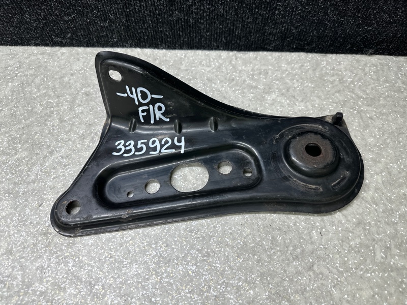 Запчасть крепление балки подвески переднее правое TOYOTA CAMRY 40 06-11 51035-07010 Б/У Крепление балки подвески переднее правое TOYOTA CAMRY 40 06-11 51035-07010 Б/У