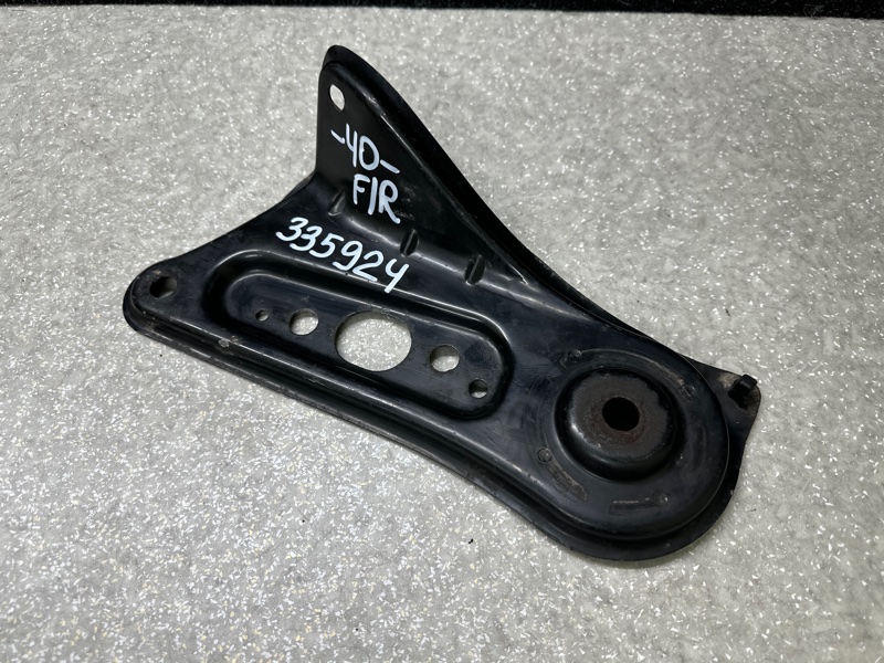 Крепление балки подвески переднее правое TOYOTA CAMRY 40 06-11 Крепление балки подвески переднее правое TOYOTA CAMRY 40 06-11