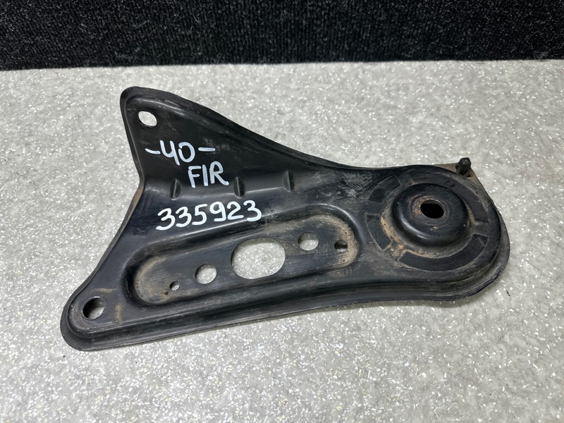 Запчасть крепление балки подвески переднее правое TOYOTA CAMRY 40 06-11 51035-07010 Б/У Крепление балки подвески переднее правое TOYOTA CAMRY 40 06-11 51035-07010 Б/У