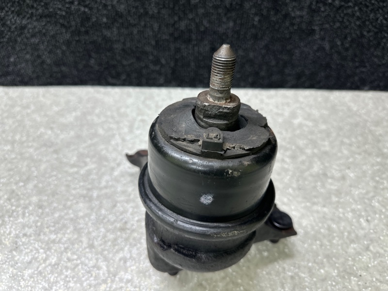 Подушка двигателя правая TOYOTA CAMRY 40 06-11 Подушка двигателя правая TOYOTA CAMRY 40 06-11