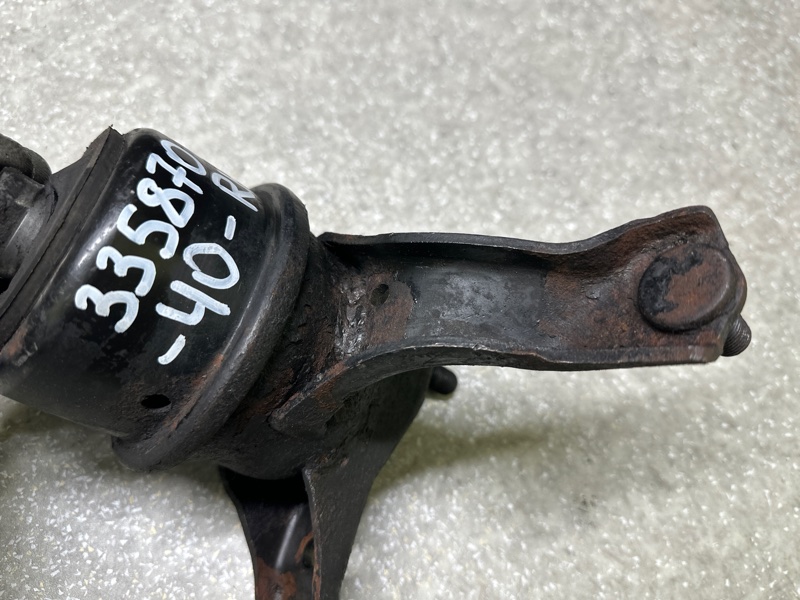 Подушка двигателя правая CAMRY 40 06-11 Подушка двигателя правая CAMRY 40 06-11