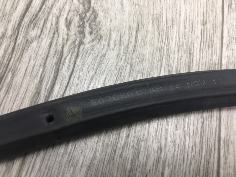 Уплотнитель капота JOURNEY 08-20 2013 JC 3.6 ERB