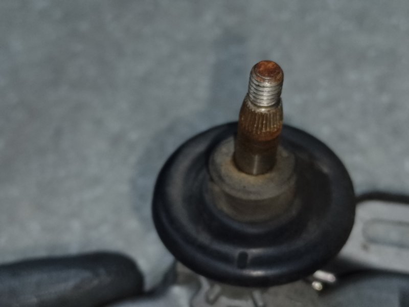 Моторчик стеклоочистителя задний TOYOTA RAV4 00-05