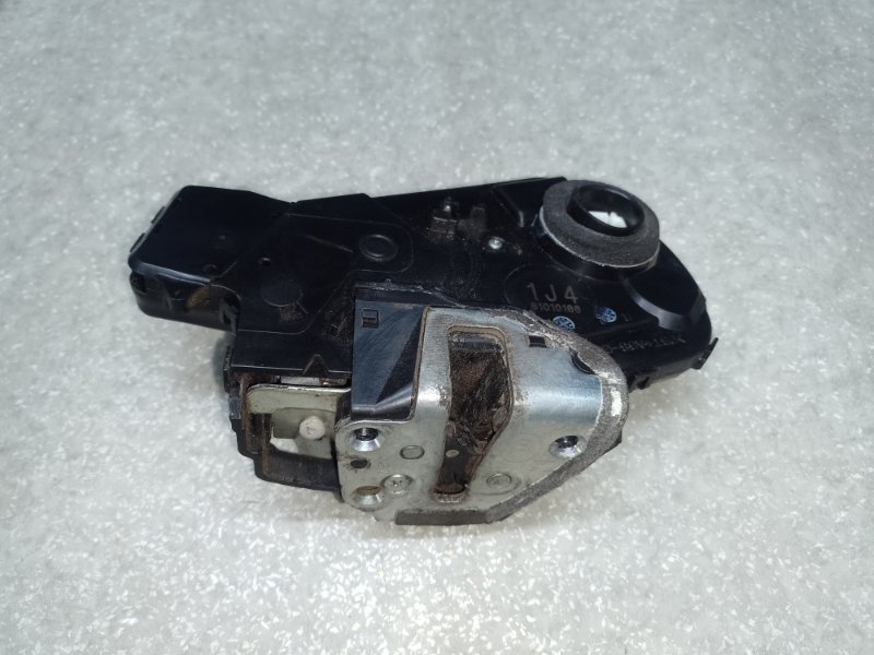 Замок крышки багажника TOYOTA RAV4 05-12 69110-42130 Б/У