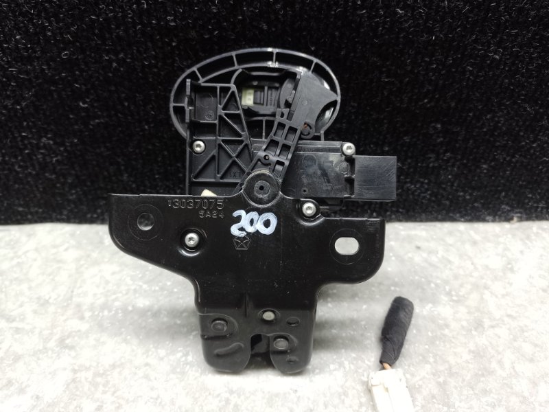 Замок крышки багажника 200 14-16