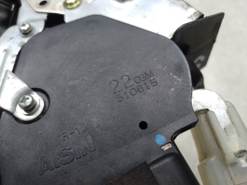 Замок крышки багажника RAV4 00-05