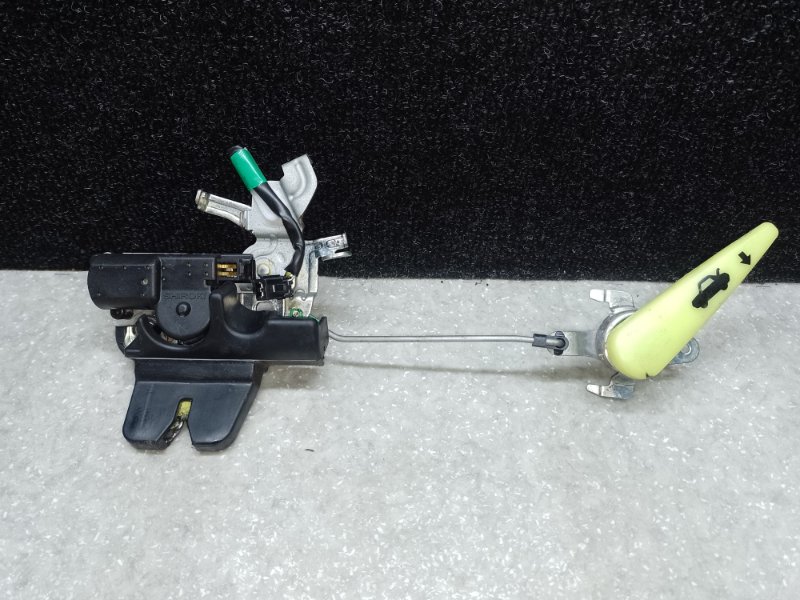 Замок крышки багажника TOYOTA SOLARA 03-09 64600-AA010 Б/У