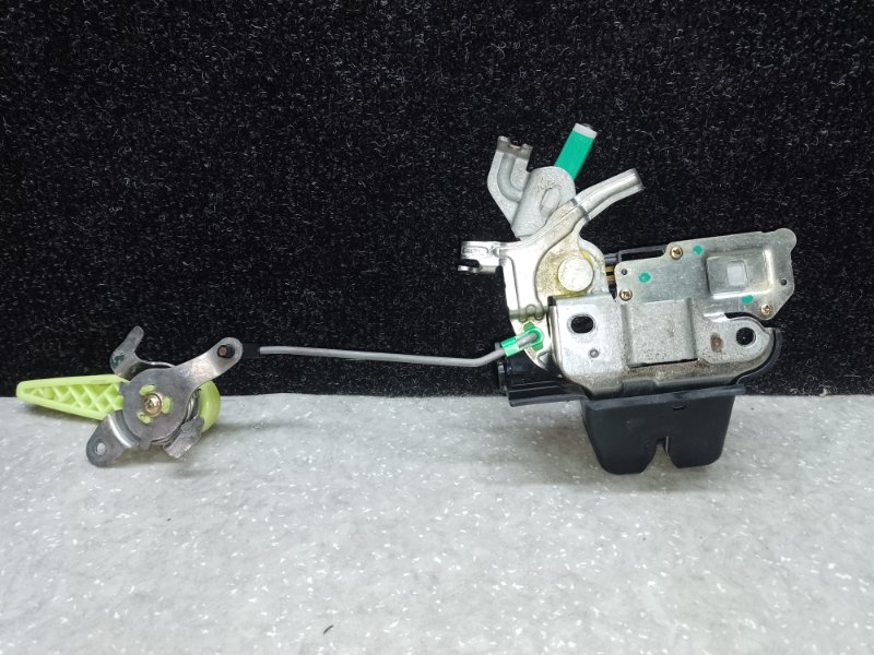 Замок крышки багажника TOYOTA SOLARA 03-09