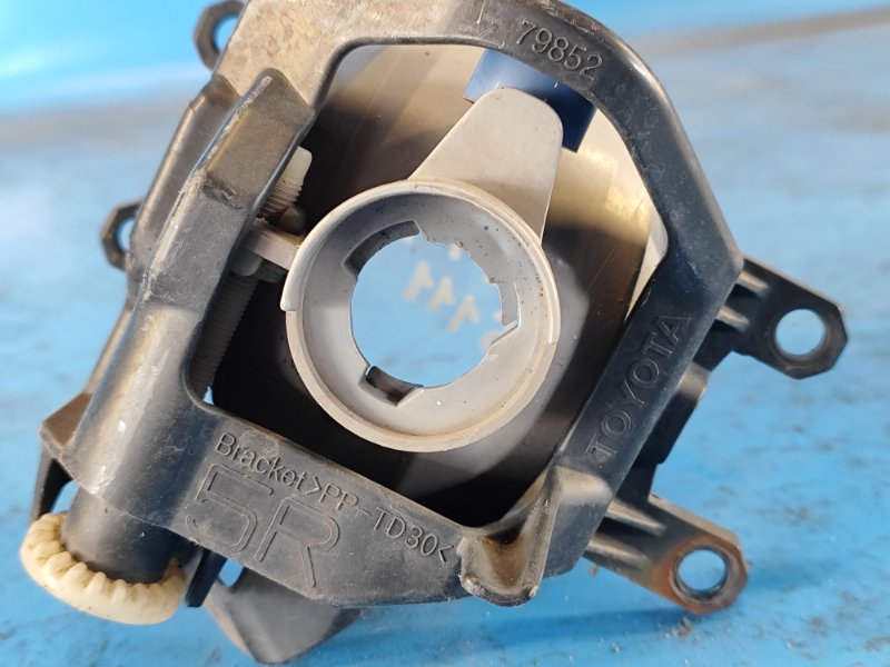 Противотуманная фара правая PRIUS - 30 09-17