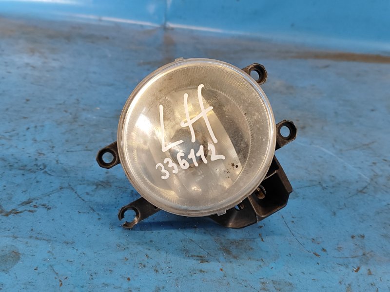 Запчасть противотуманная фара левая TOYOTA PRIUS - 30 09-17 810260W020 Б/У Противотуманная фара левая TOYOTA PRIUS - 30 09-17 810260W020 Б/У