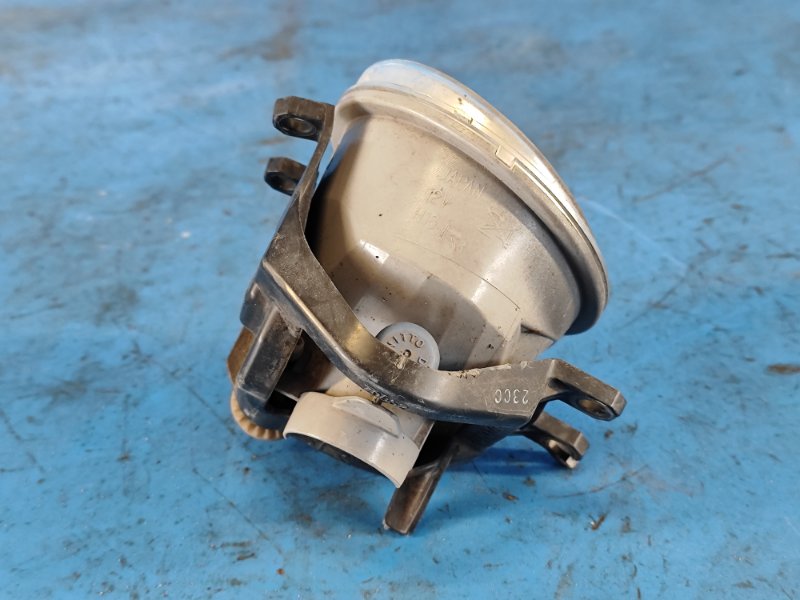 Противотуманная фара левая PRIUS - 30 09-17 Противотуманная фара левая PRIUS - 30 09-17