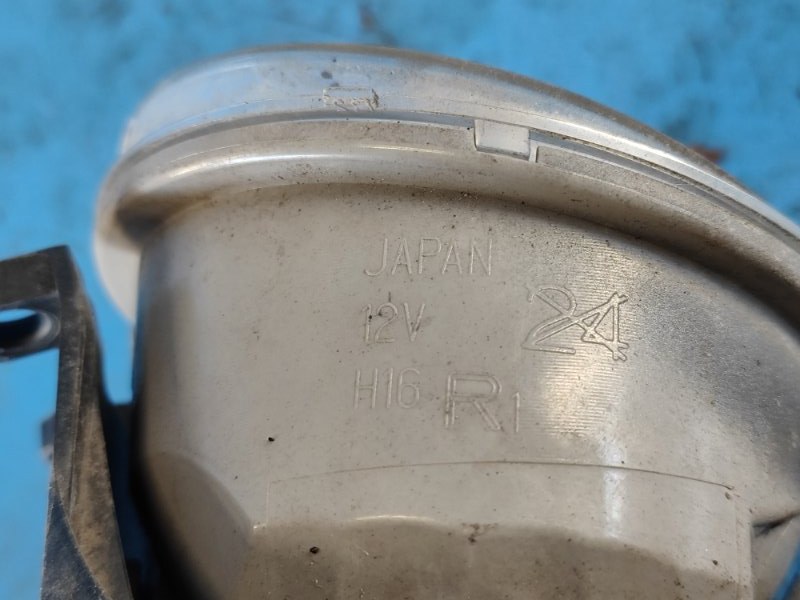 Противотуманная фара левая PRIUS - 30 09-17 Противотуманная фара левая PRIUS - 30 09-17