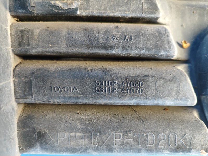 Решетка переднего бампера PRIUS - 30 09-17