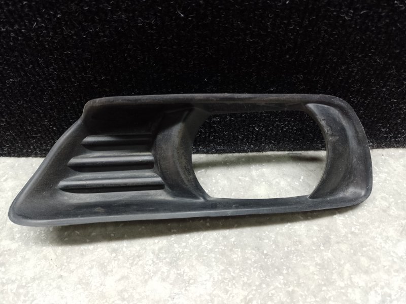 Накладка противотуманной фары левая TOYOTA CAMRY 40 06-11 52128-33050 Б/У