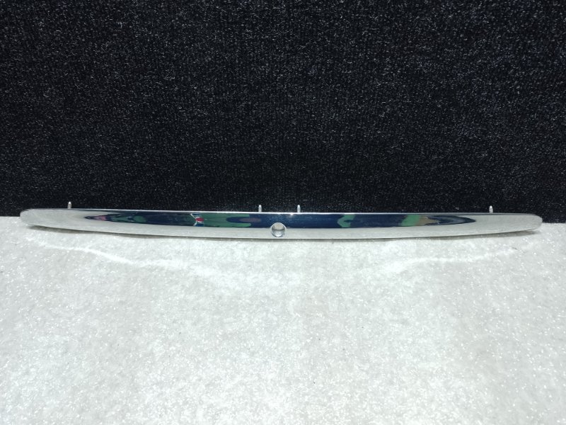 Запчасть панель подсветки номера TOYOTA CAMRY 30 02-06 76801-AA010 Б/У Панель подсветки номера TOYOTA CAMRY 30 02-06 76801-AA010 Б/У