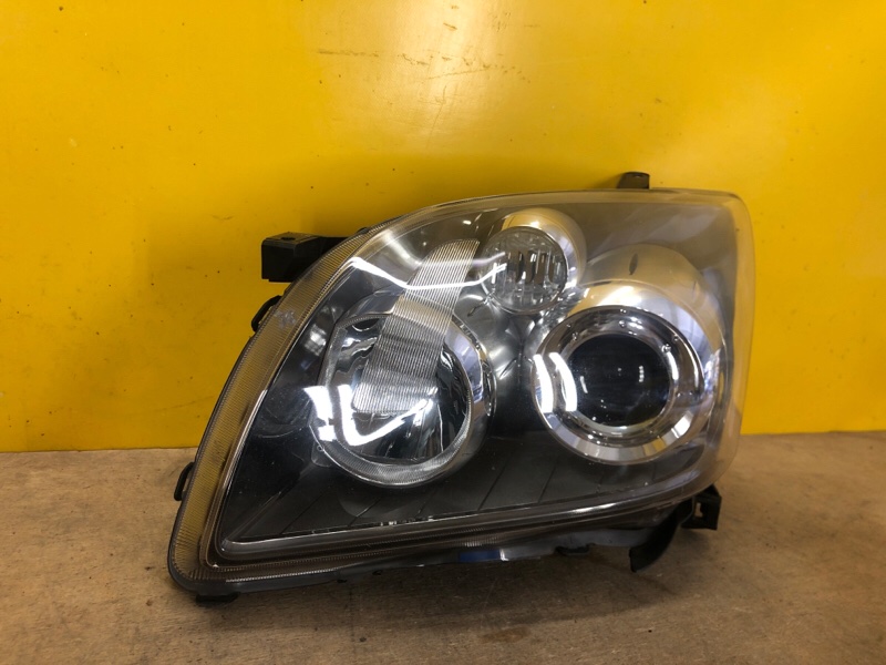 Фара левая TOYOTA AVENSIS 03-08 Фара левая TOYOTA AVENSIS 03-08