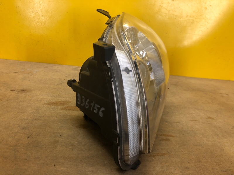 Фара левая AVENSIS 03-08 Фара левая AVENSIS 03-08