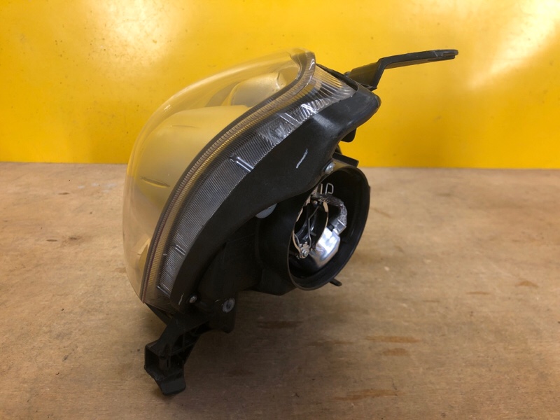 Фара левая AVENSIS 03-08 Фара левая AVENSIS 03-08