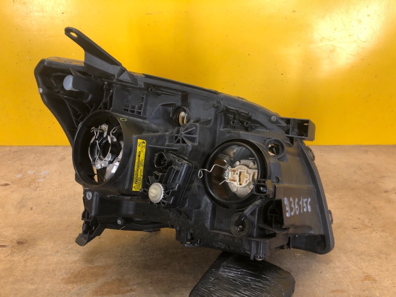 Фара левая AVENSIS 03-08 Фара левая AVENSIS 03-08