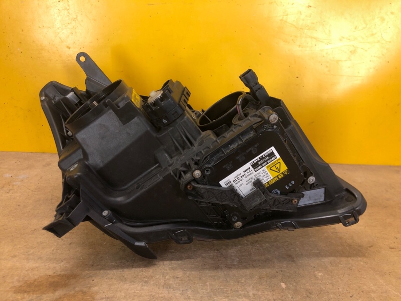 Фара левая AVENSIS 03-08 Фара левая AVENSIS 03-08