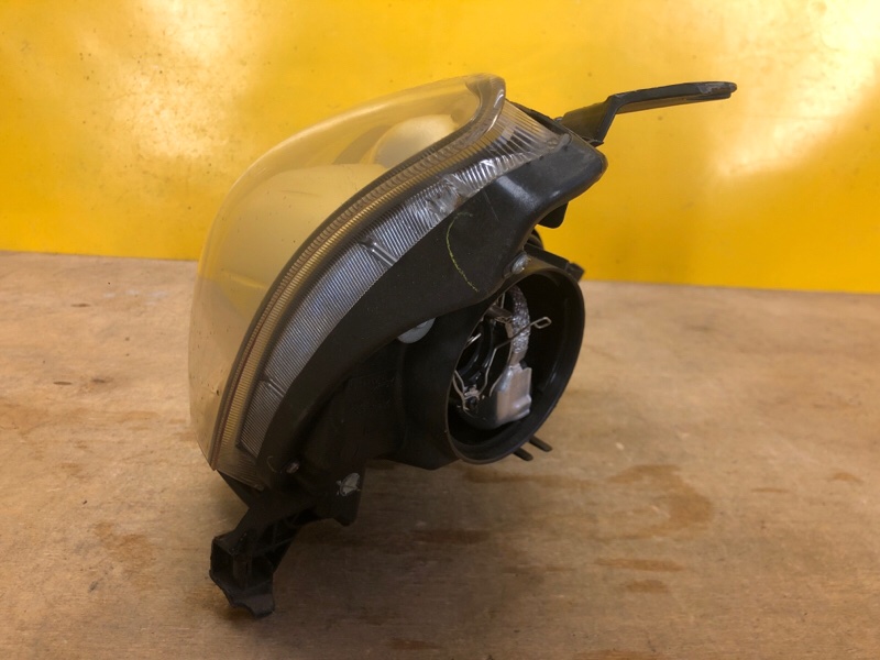 Фара левая AVENSIS 03-08 Фара левая AVENSIS 03-08